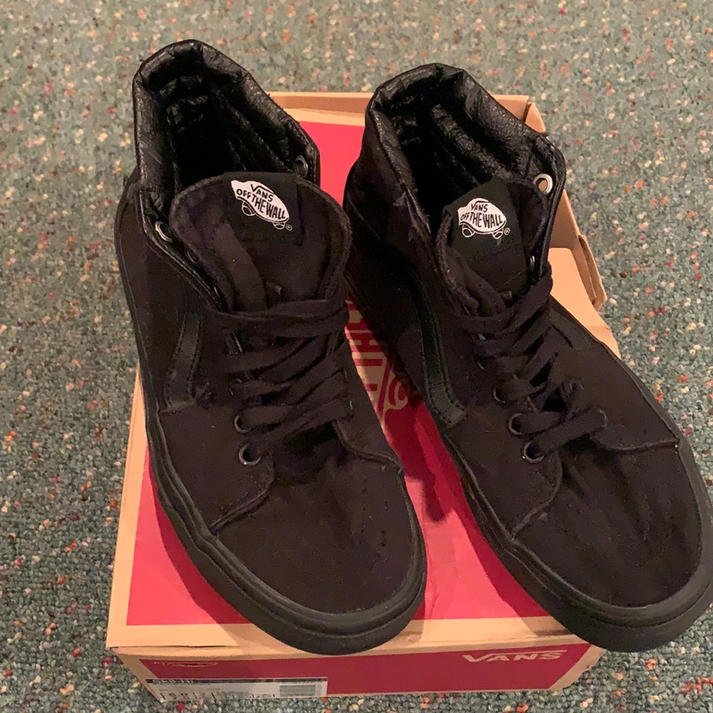 Never Worn!!! Sk8-Hi VANS